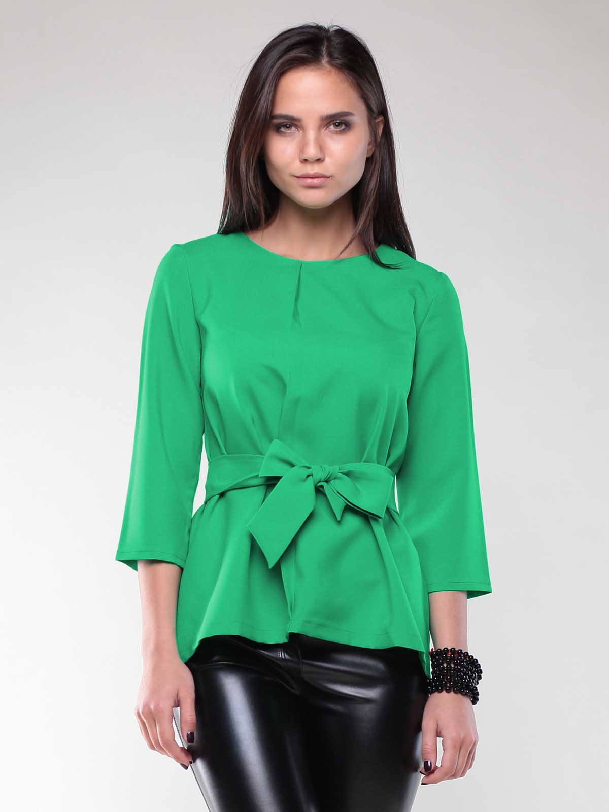 Светло зеленая блузка