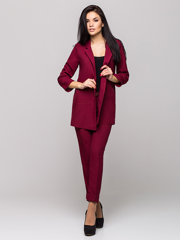 Бордовый костюм женский с брюками с чем носить