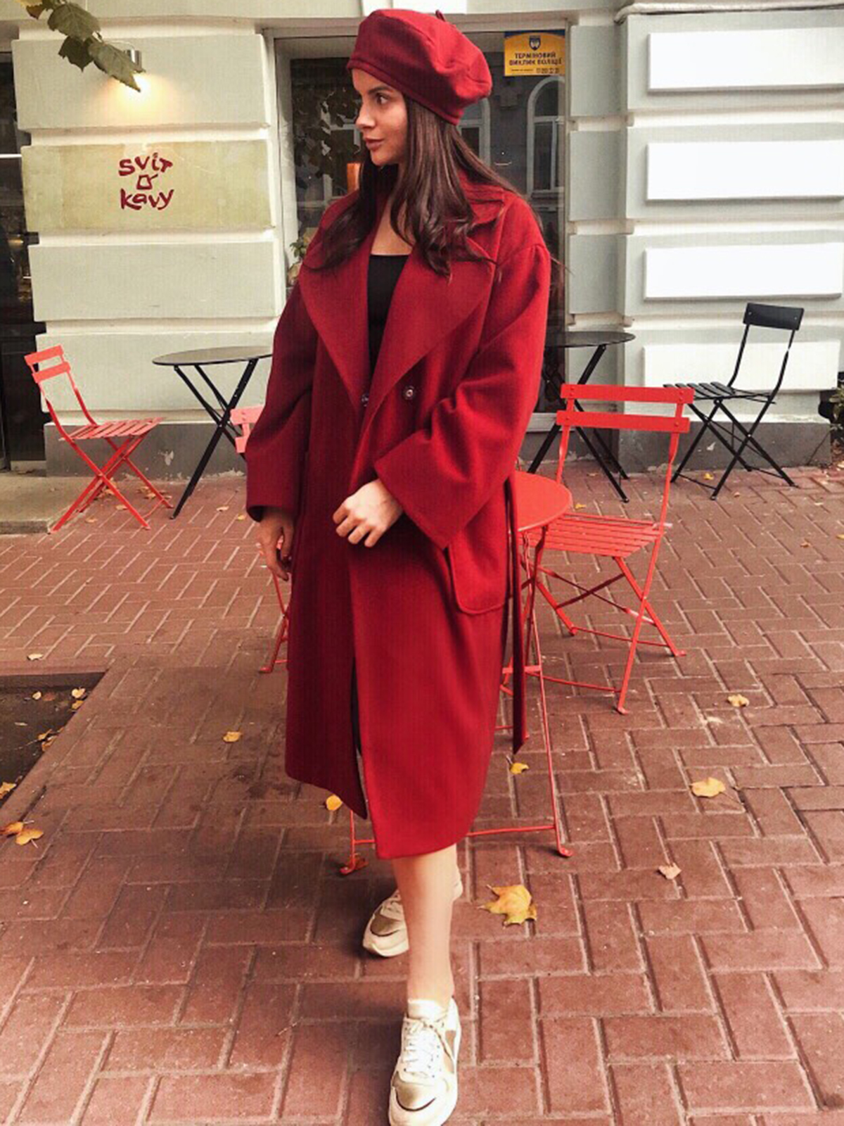 Красное пальто с беретом