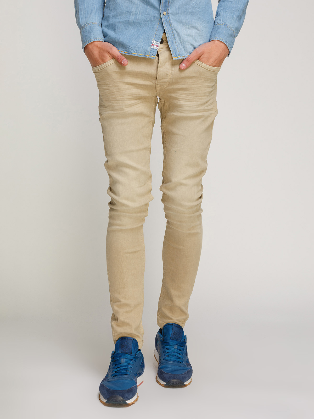 Бежевые джинсы мужские