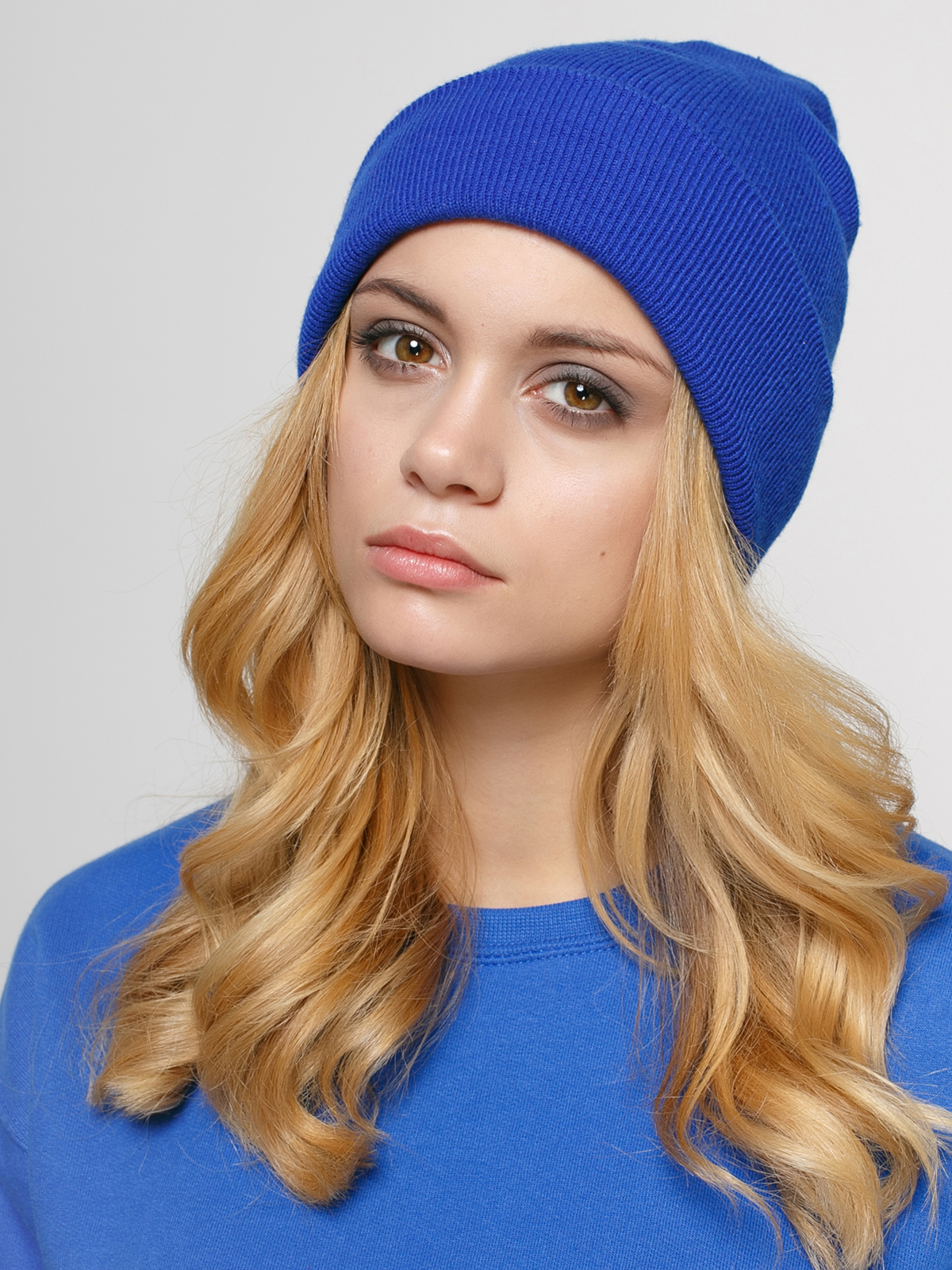 Женские синие шапки