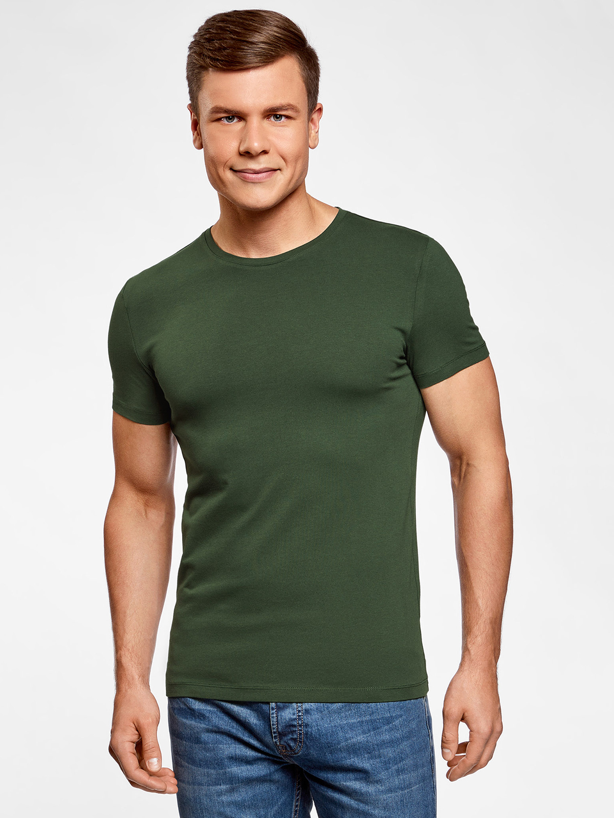 Где купить базовую футболку. Футболка мужская. Зеленая футболка мужская. Темно зеленая футболка мужская. Приталенная футболка мужская.