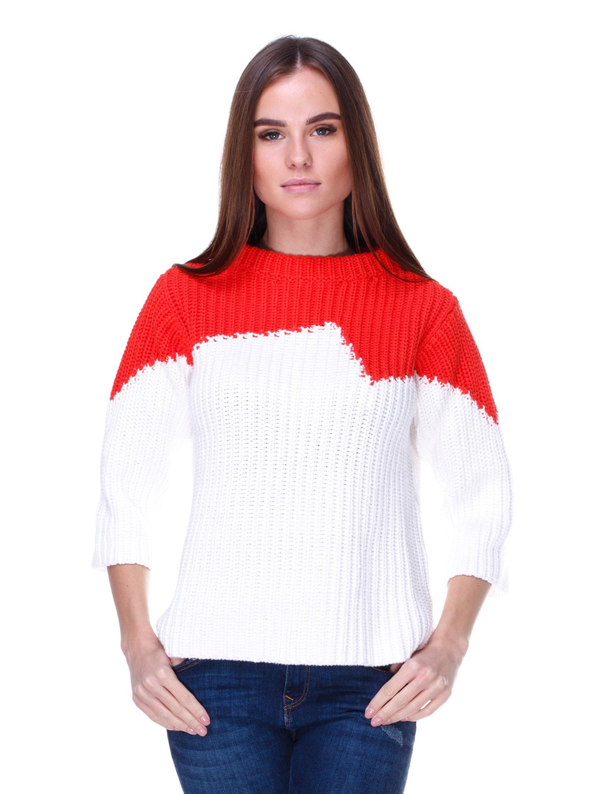 Красно белый свитер
