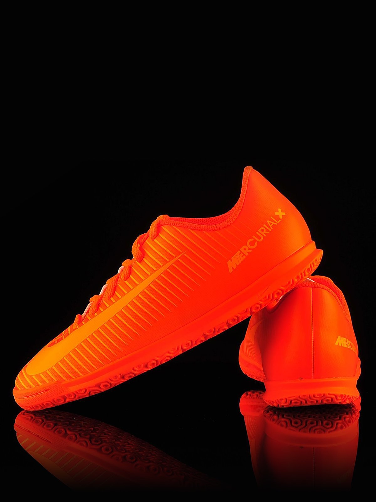 Оранжевые кроссовки адидас. Nike оранжевые кроссовки 2023. Кроссы найк оранжевые. Кроссовки адидас оранжевые. Кроссовки найк оранжевые.