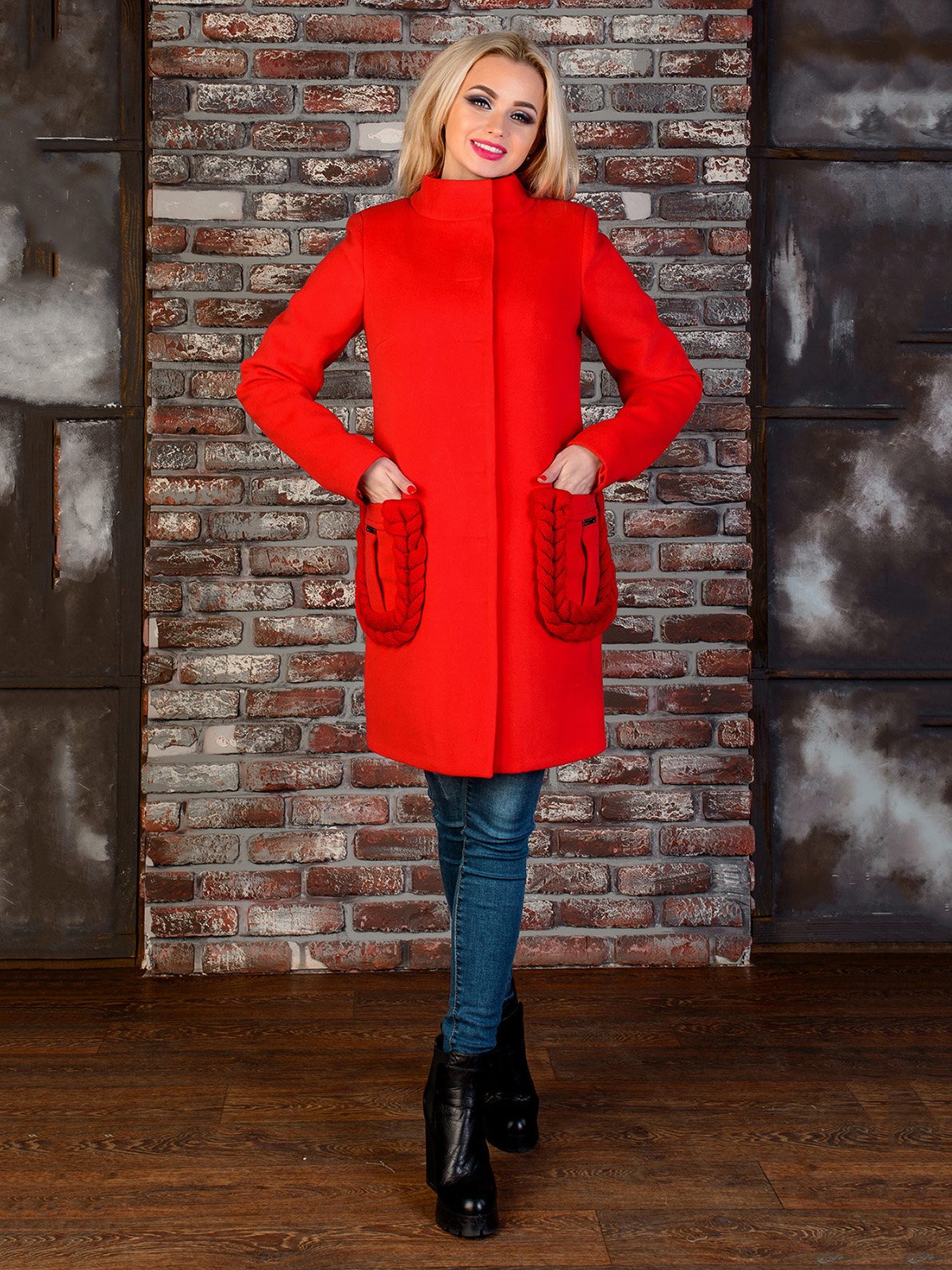 Пальто красное с вязаной отделкой | 2981100