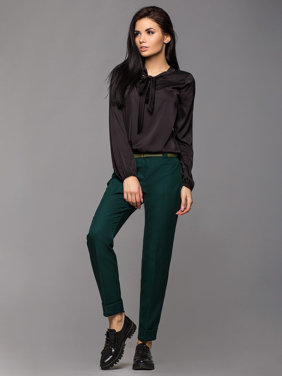 Зеленые классические брюки женские