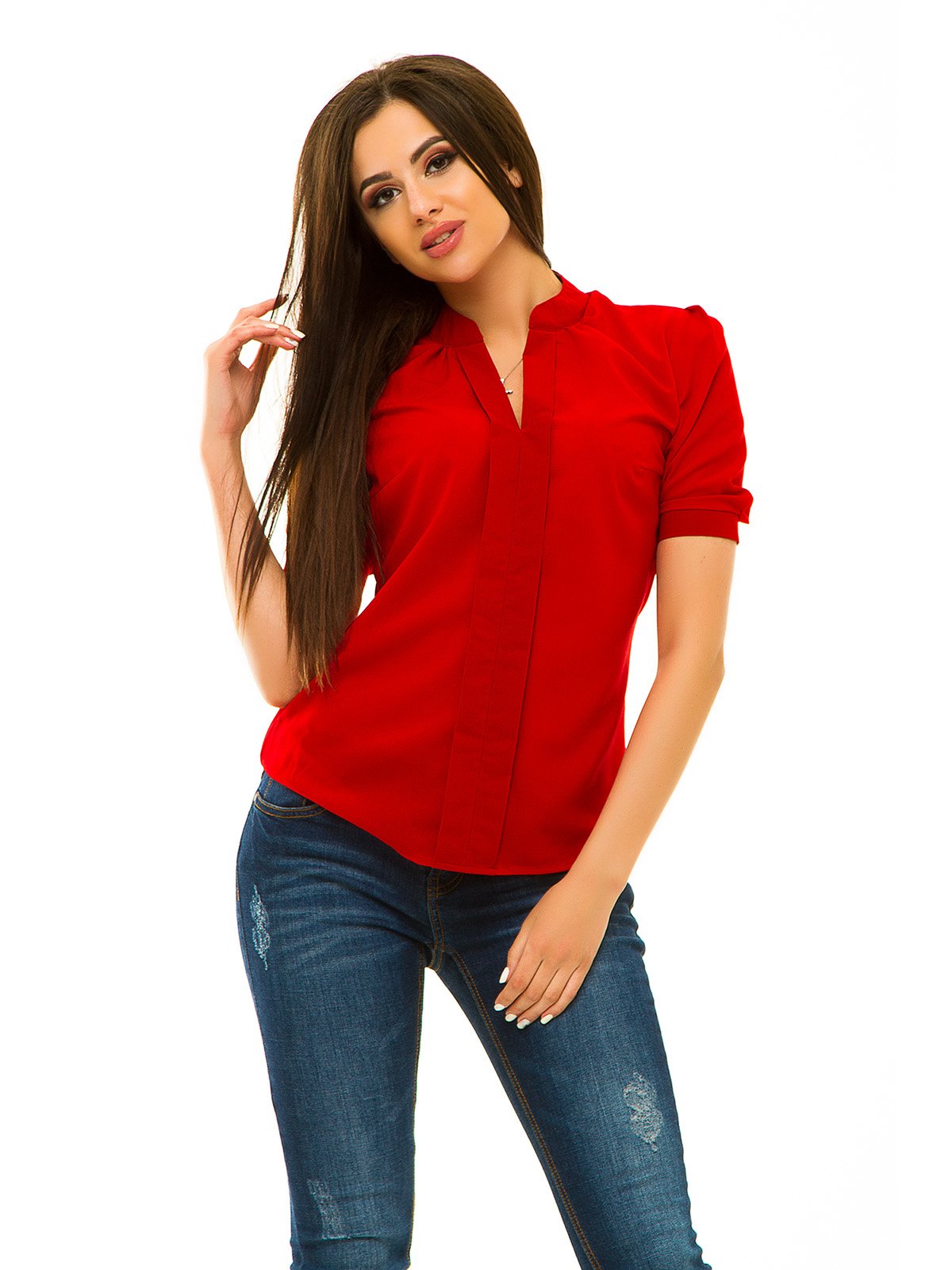 Красные блузки женская. Красная блуза. Красные кофточки женские. Женщина в красной блузке. Красная блуза для женщин.