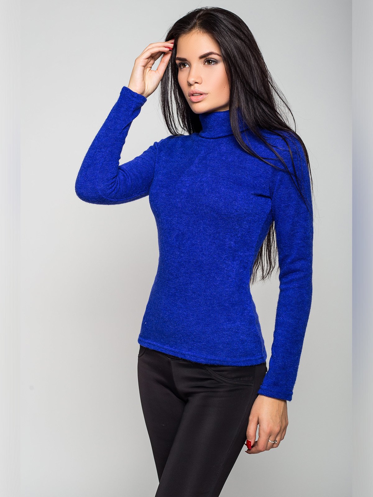 Ярко синий свитер женский с чем носить