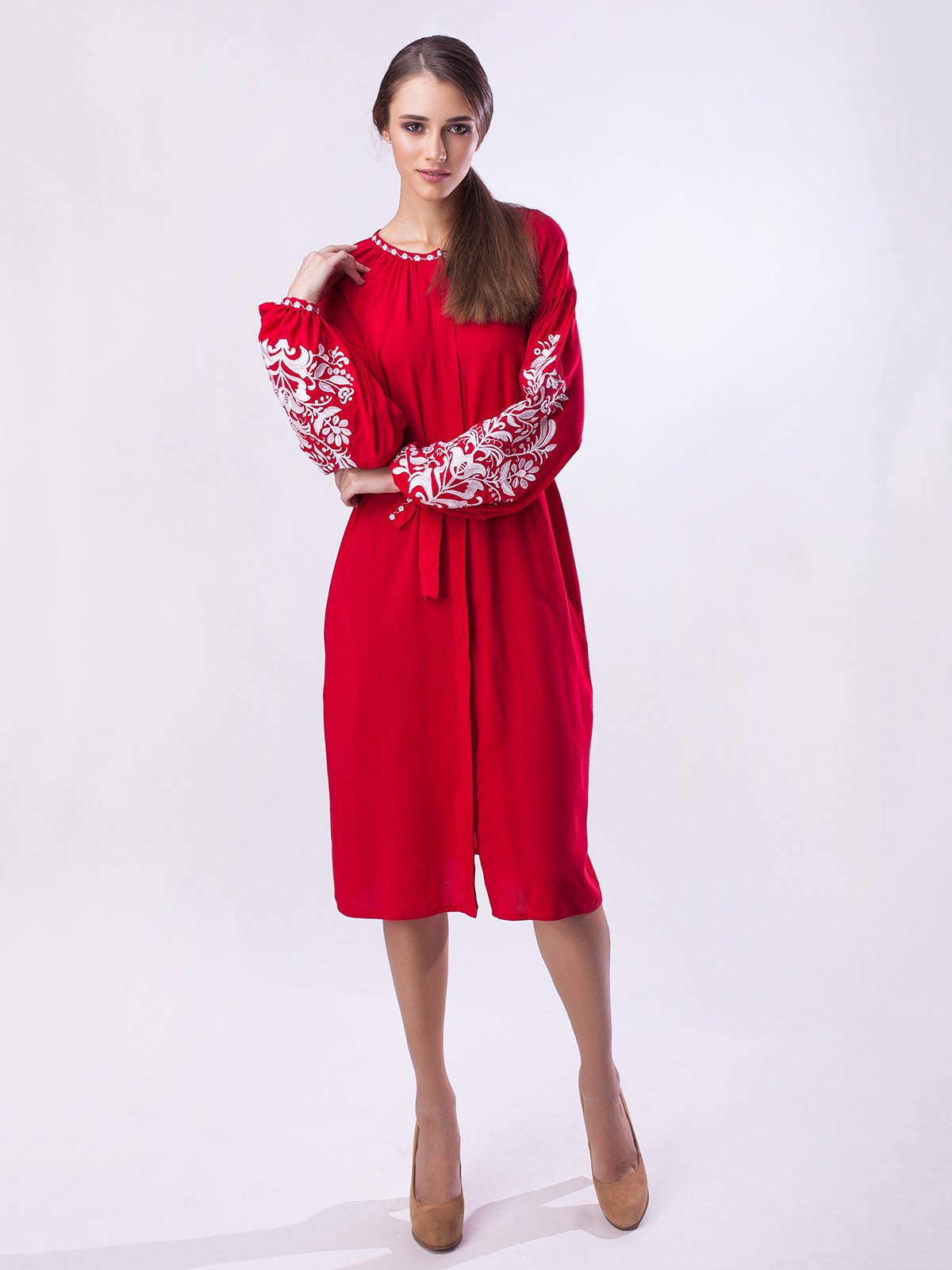 Платье красное с вышивкой | 3910877