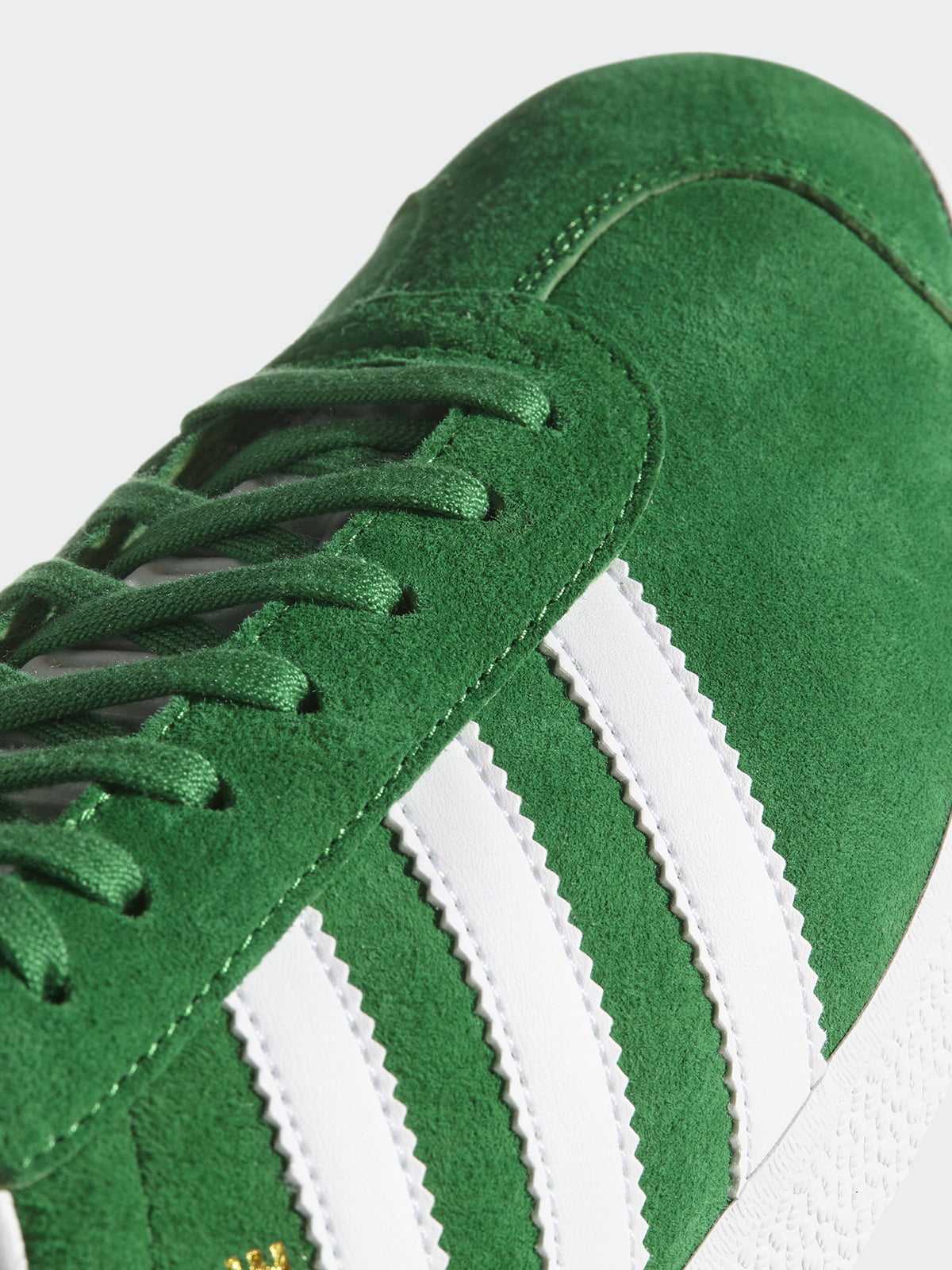 Зеленые кроссовки adidas