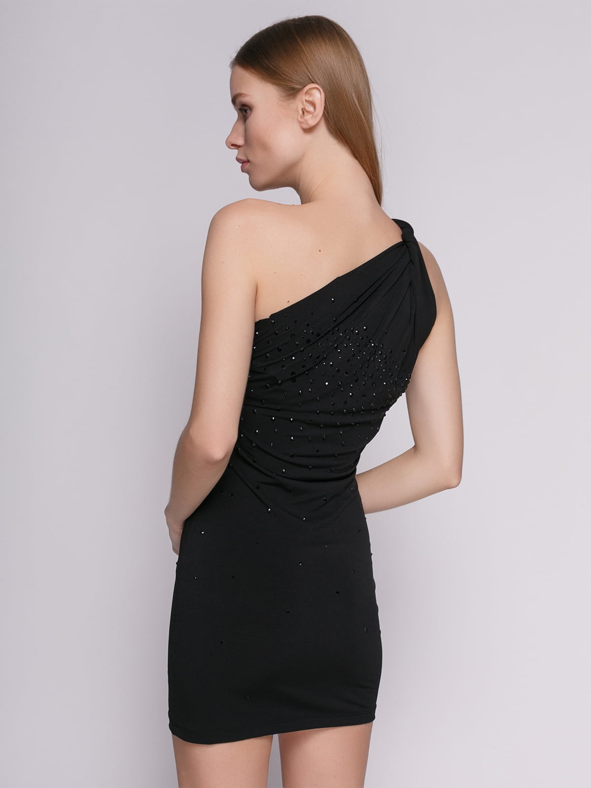Платье черное на одно плечо декорированное | 377917