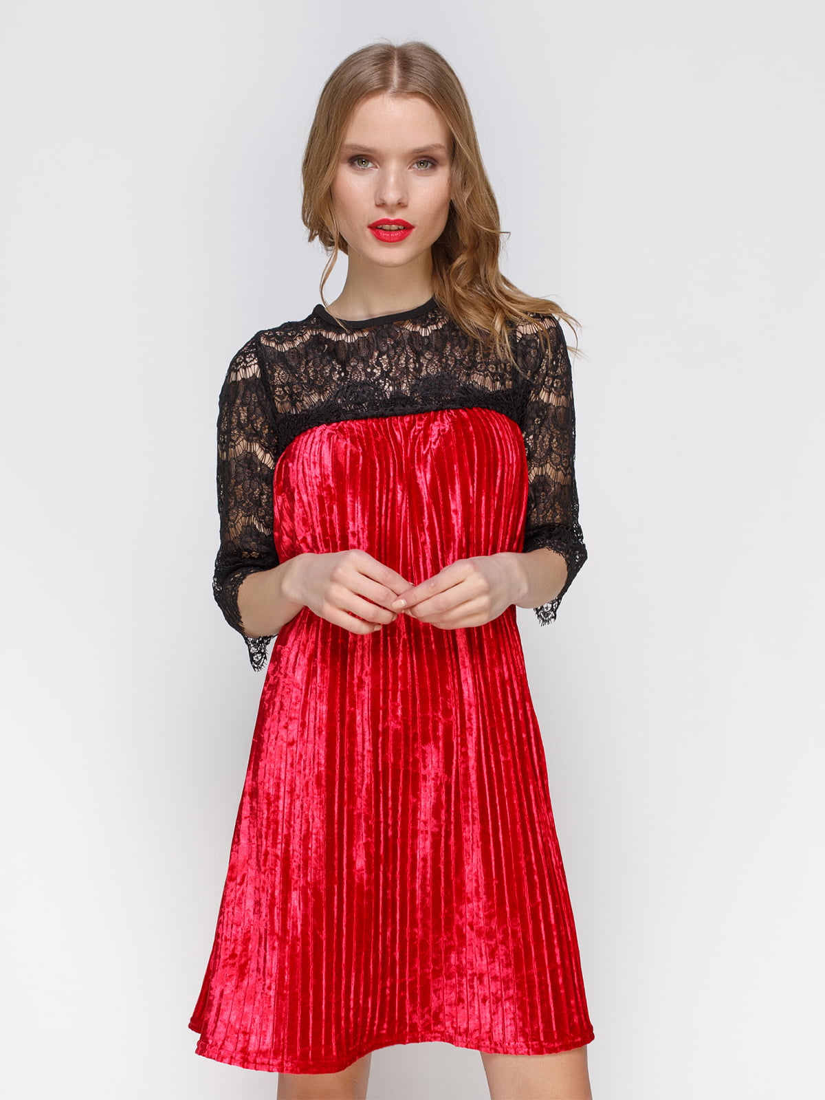 Коротка оксамитова сукня з французьким мереживом | 3778194