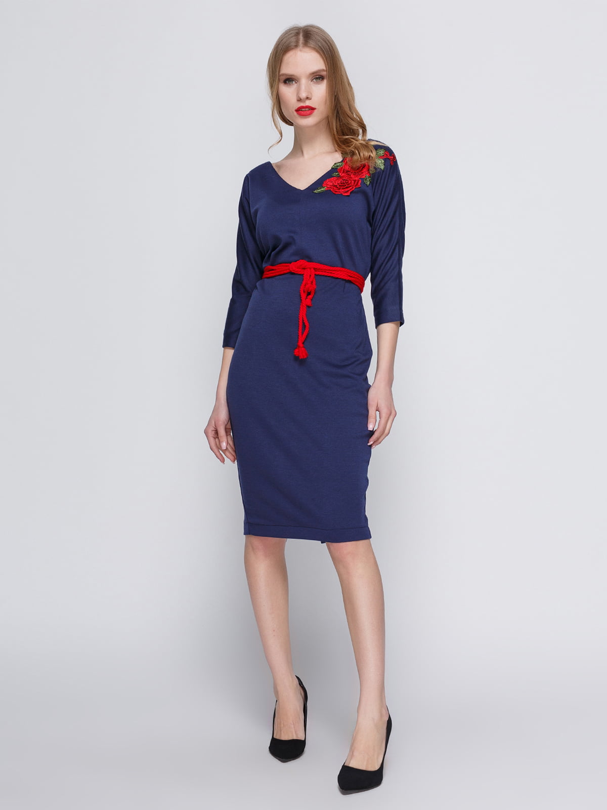 Платье темно-синее с аппликацией и поясом | 3486513