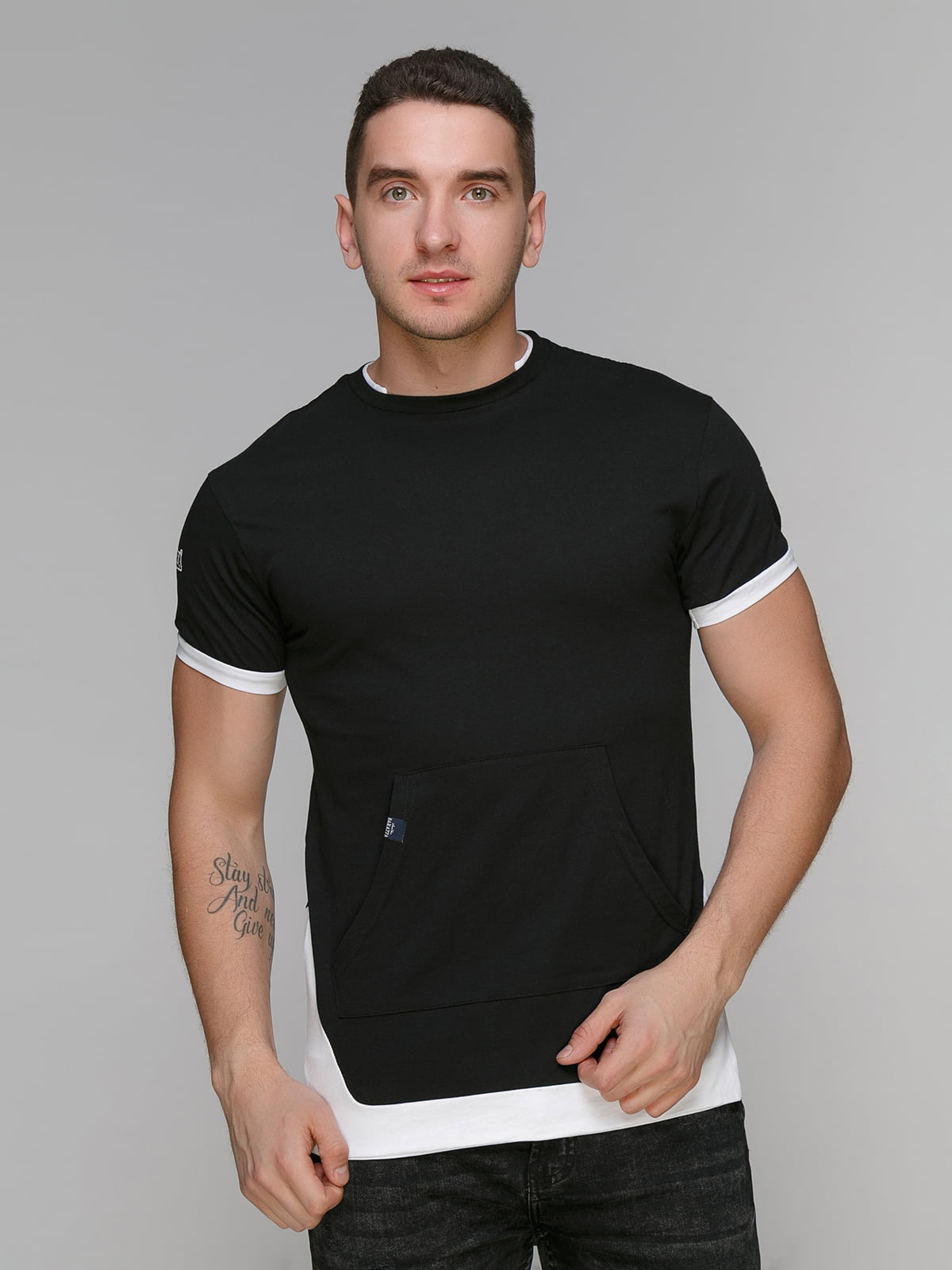 Черно-белая футболка мужская