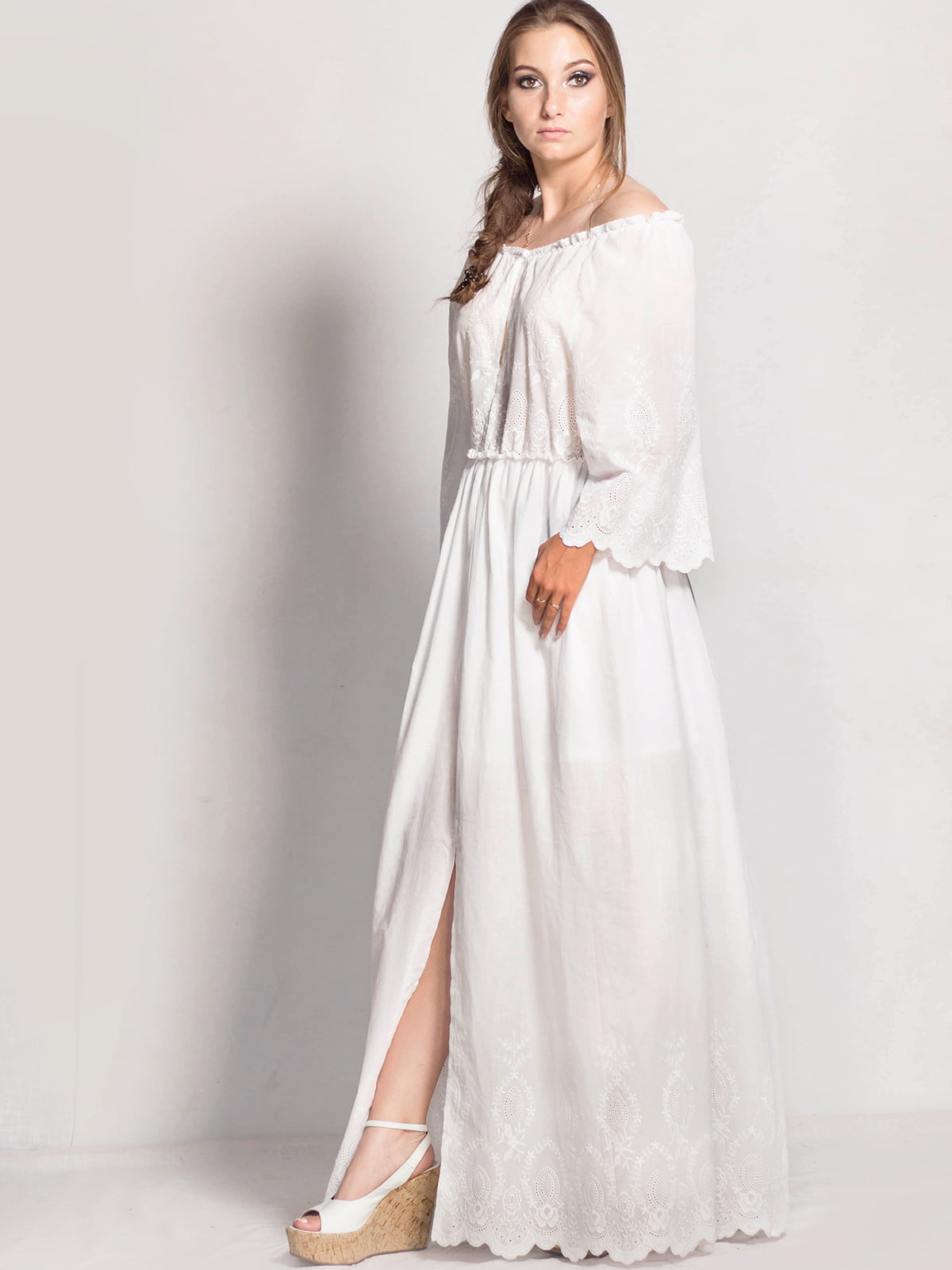 Платье белое с вышивкой | 5509943