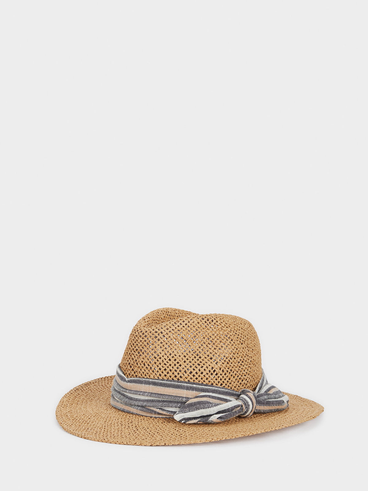 Шляпа бежевая с полосатой лентой-декором | 5520364
