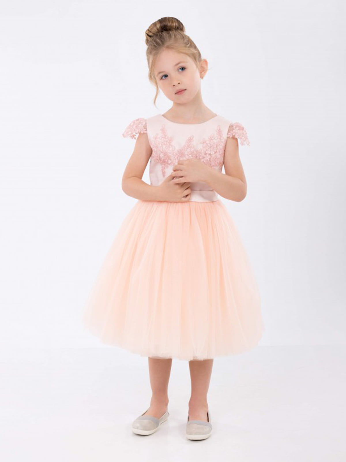 Платье персикового цвета с декором | 5590482