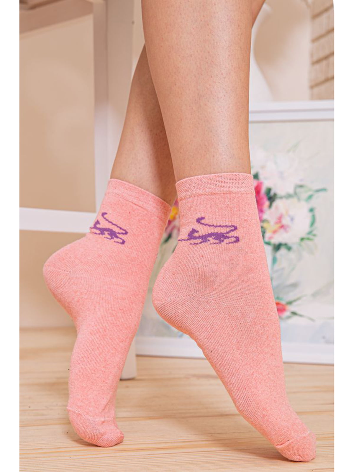 Шкарпетки персикового кольору з малюнком | 5663901