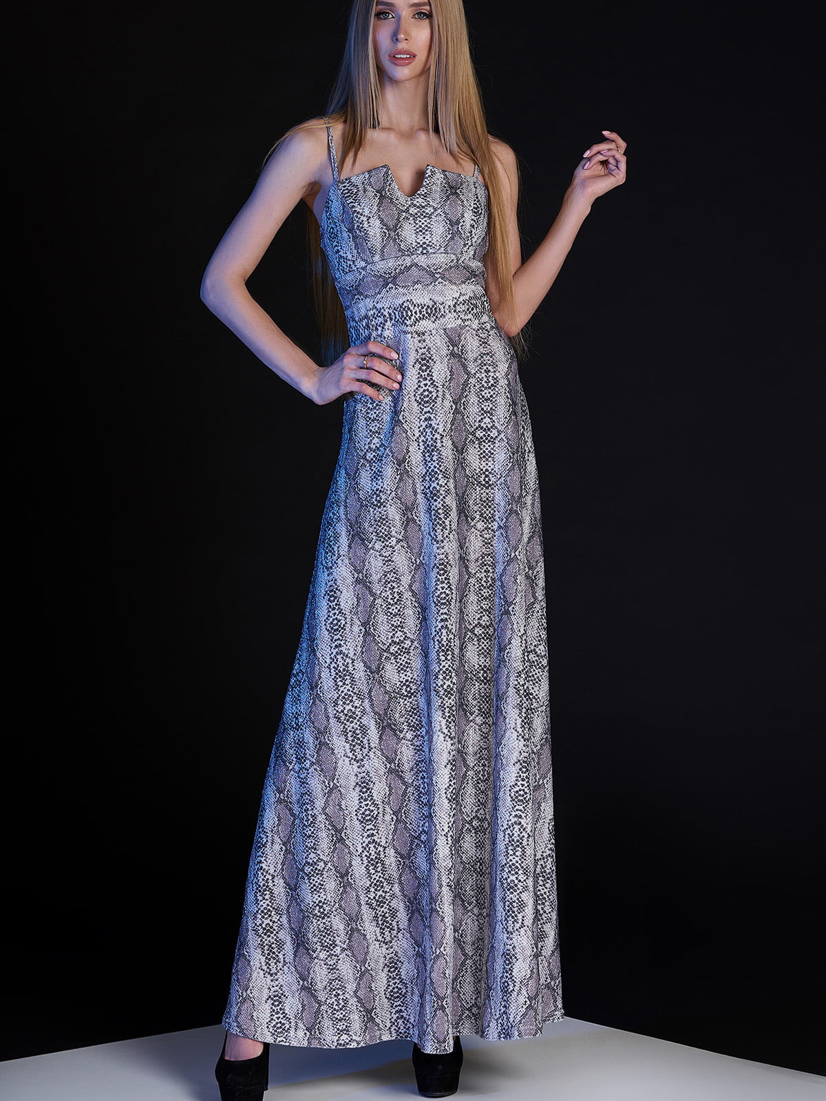Платье серо-лиловое в принт | 5711663
