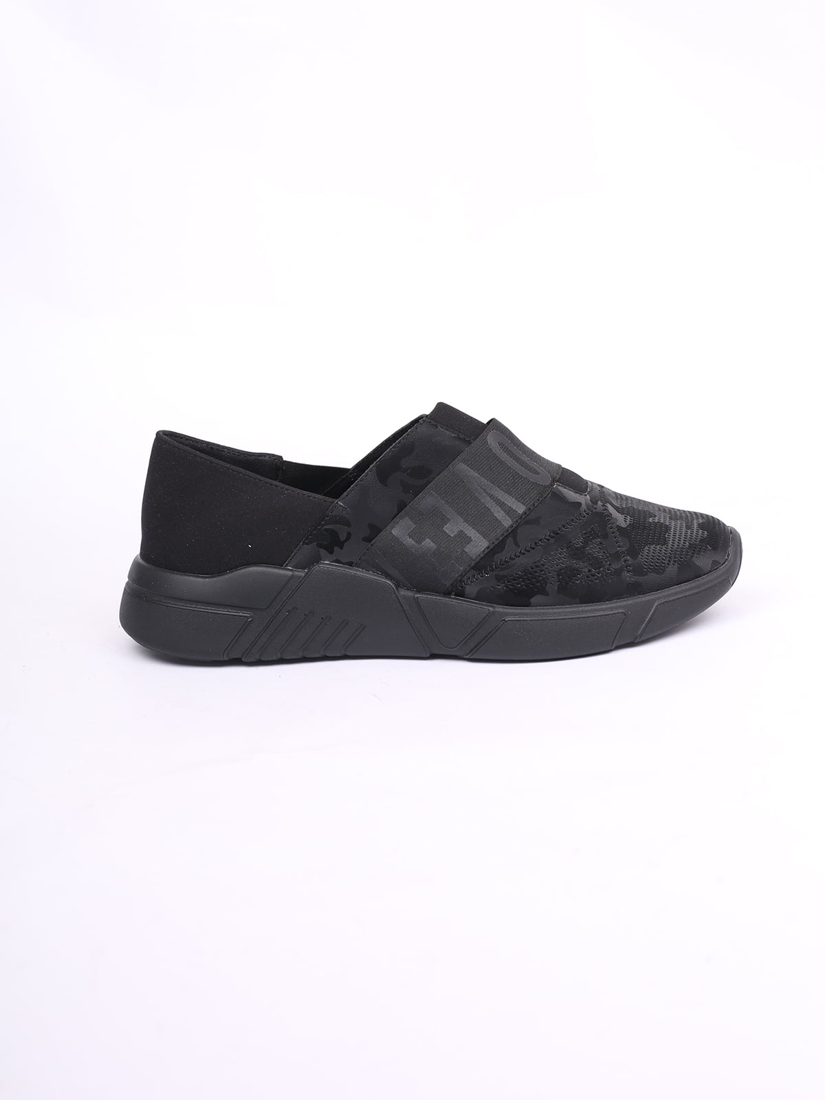 Кросівки чорні з камуфляжним візерунком і логотипом | 5731651
