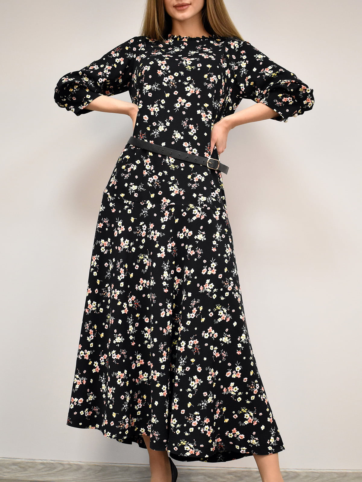 Сукня А-силуету чорна в квітковий принт | 5986901