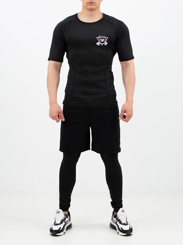 Комплект спортивной одежды: футболка, шорты и тайтсы | 6048562