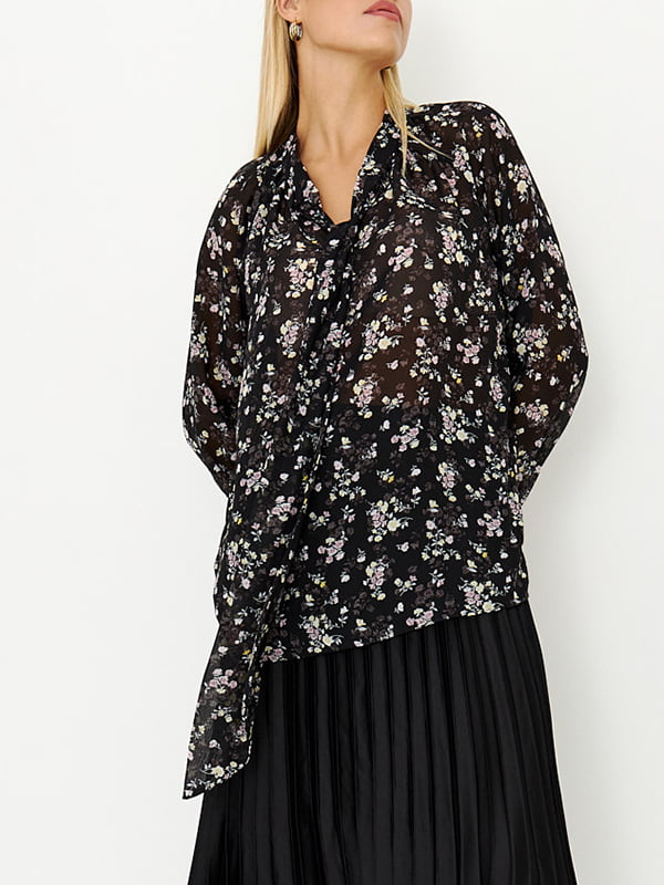 Блуза чорна з квітковим принтом | 6069888