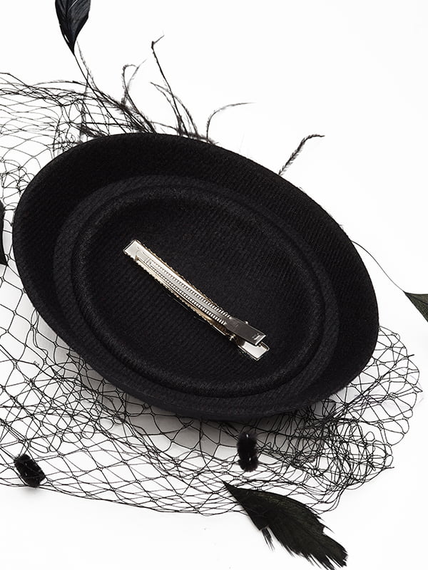 Черная вечерняя шляпка-таблетка с вуалью