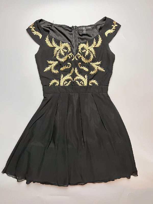 Сукня А-силуету чорна з вишивкою | 6117777
