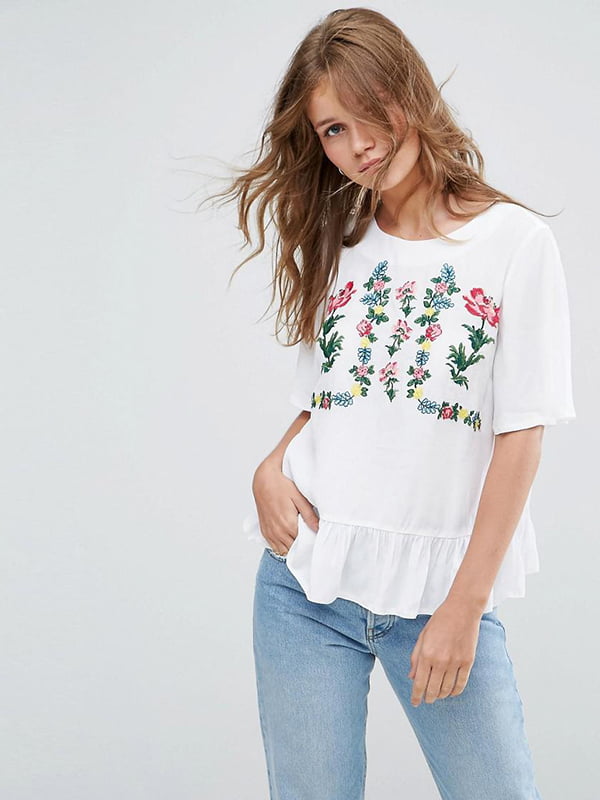 Блуза белая с цветочной вышивкой | 6252638