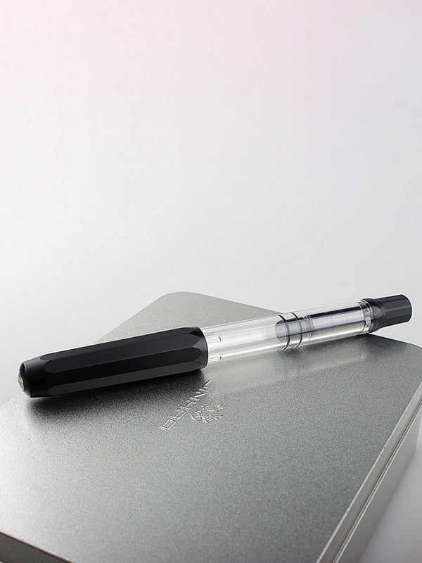 Перова ручка чорна із вбудованою поршневою системою (тонка (F)) | 6399589