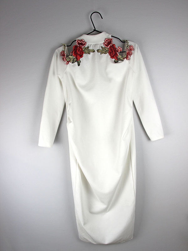 Сукня-футляр біла з квітковим декором | 6399313