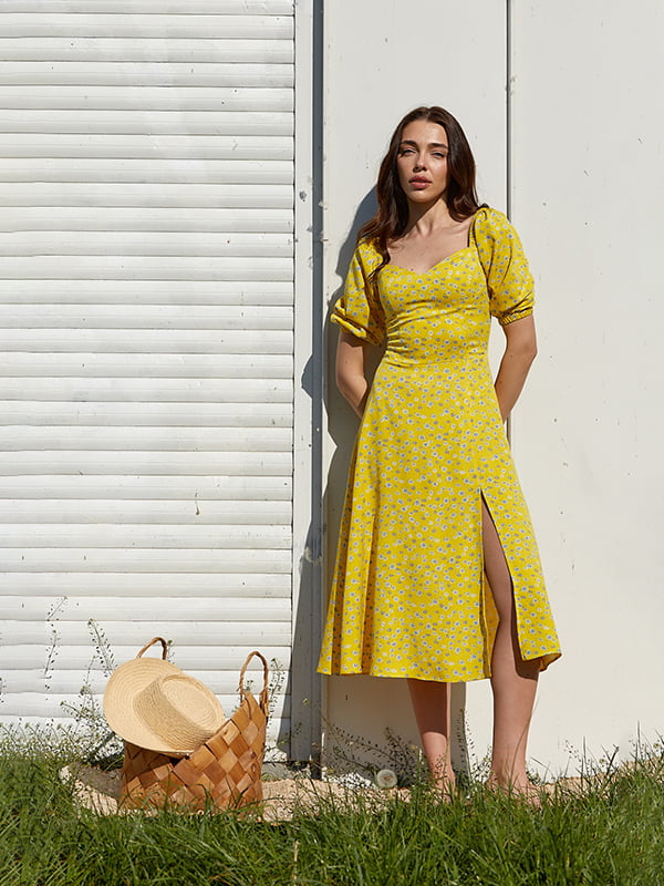 Платье А-силуэта желтое в принт | 6401374