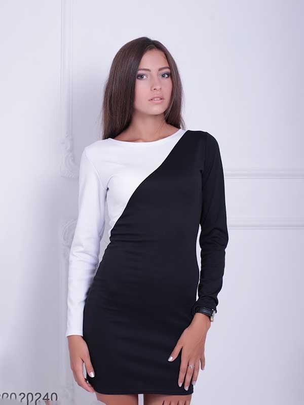 Черно-белое платье-футляр в диагональную полоску и с поясом на талии