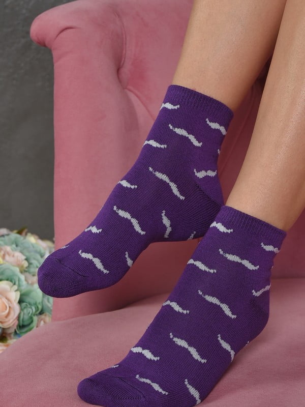 Шкарпетки фіолетового кольору з малюнком | 6576571