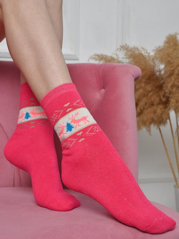 Шкарпетки махрові рожевого кольору з орнаментом | 6577600
