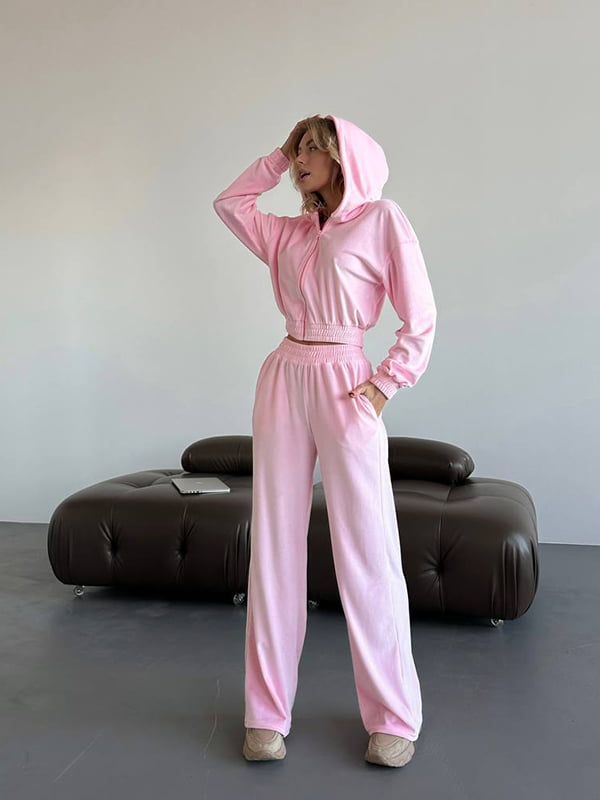 Рожевий костюм-двійка:  укорочена кофта та вільні штани | 6615432