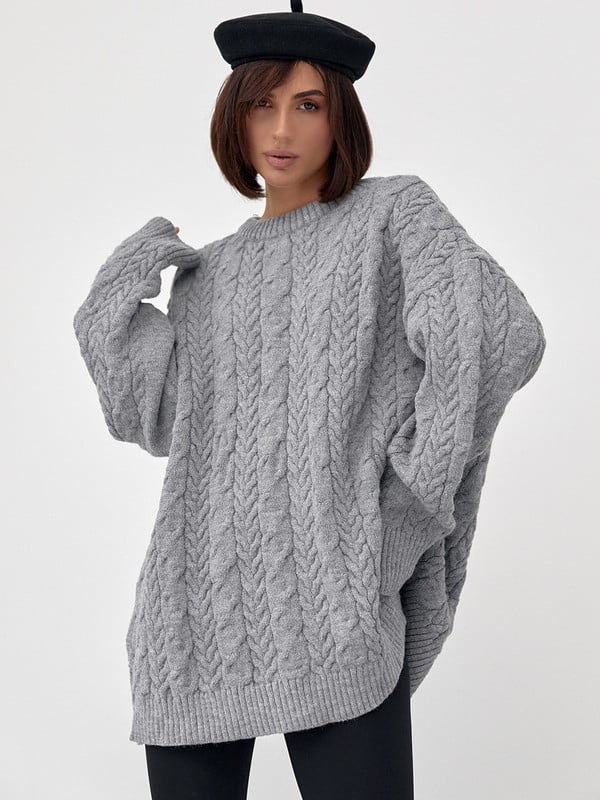 Вязаный свитер оверсайз серого цвета с узорами из косичек | 6615908