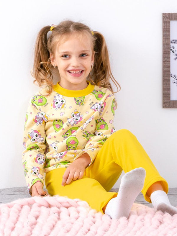 Пижама желтая в принт с начосом: лонгслив и брюки | 6616364