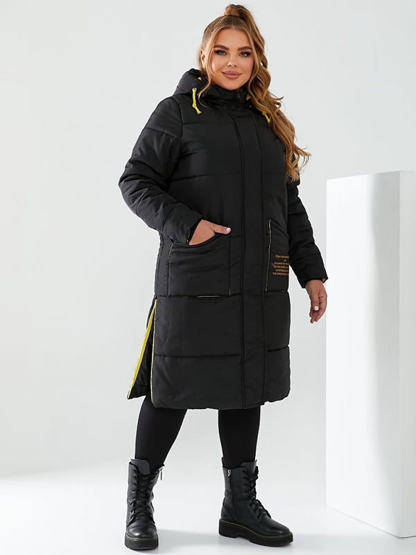 Чорне зимове пальто із вставками жовтого кольору | 6653880