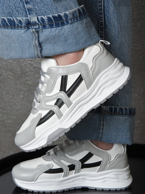 Кросівки білого кольору на шнурівці | 6687199