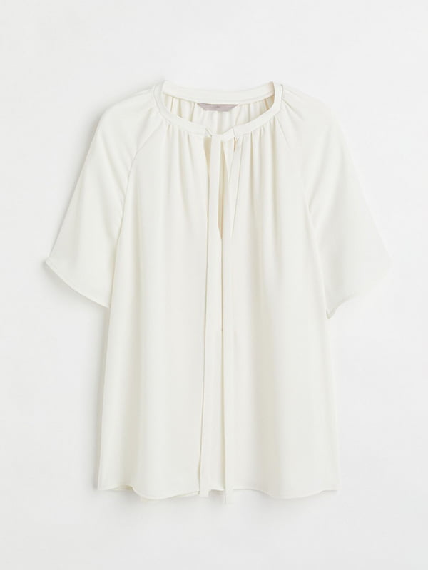 Блуза біла з вузькими зав'язками та м'яким драпіруванням | 6697333