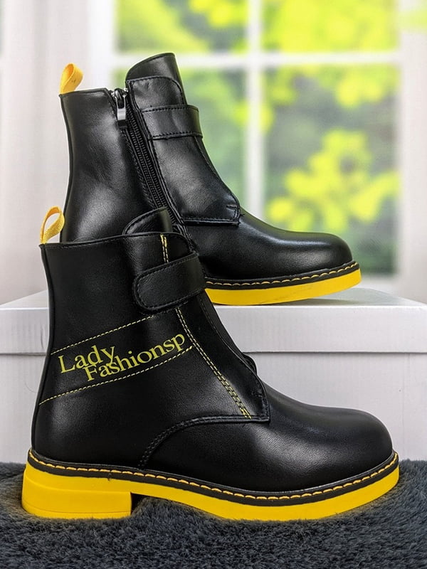 Ботинки желто-черные с принтом | 6708882