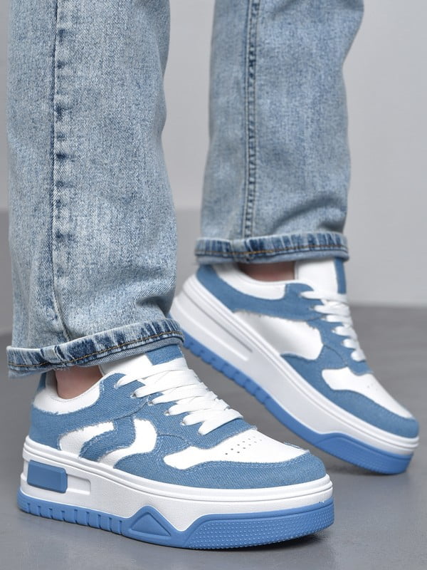 Кроссовки бело-синего цвета на шнуровке | 6725767