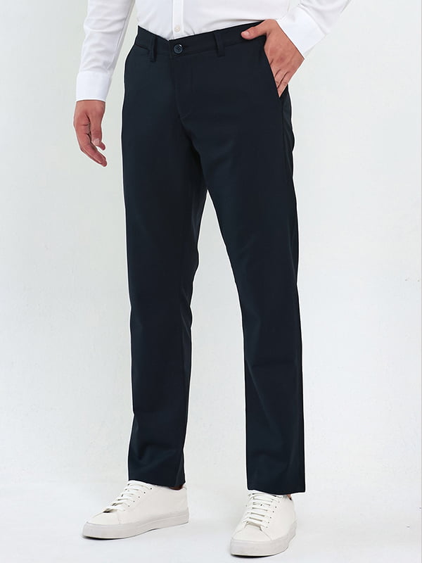 Темно-синие классические брюки с карманами | 6729435