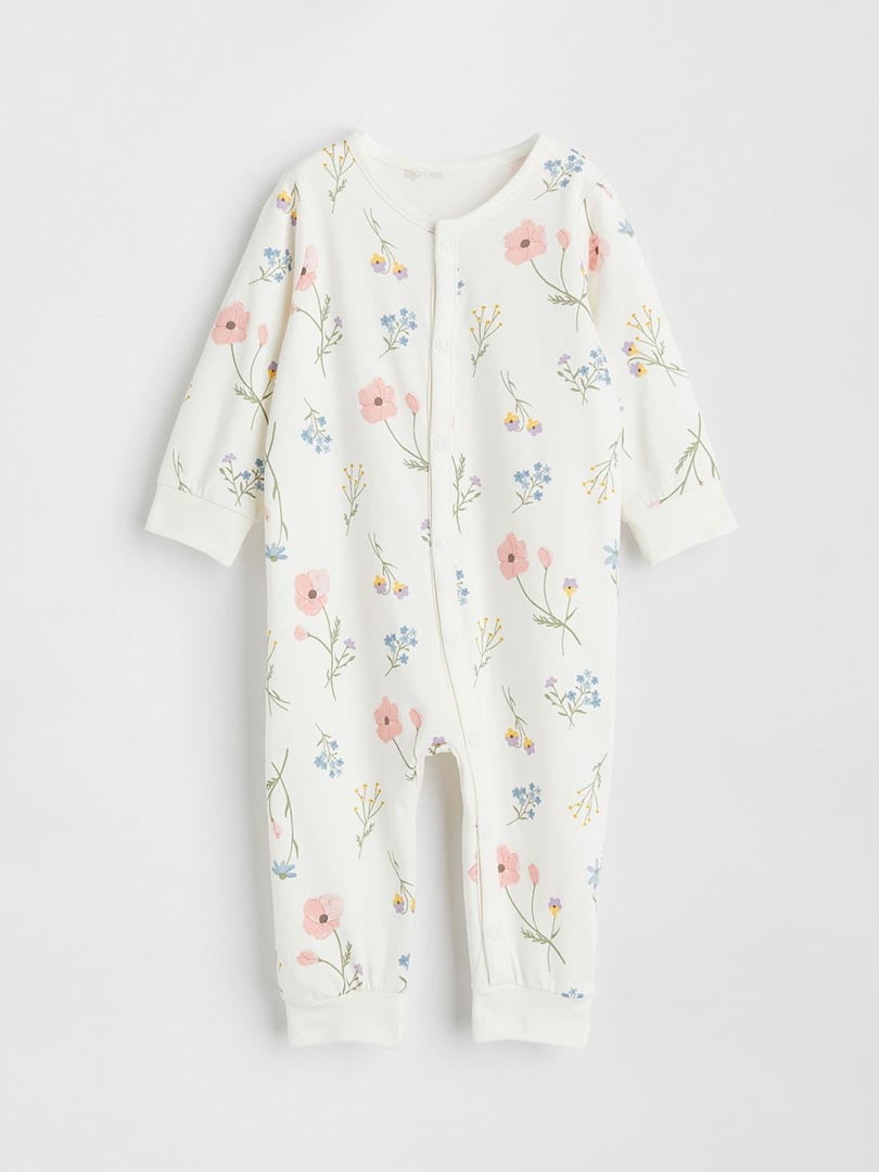 Белая пижама в цветочный принт на кнопках | 6735404