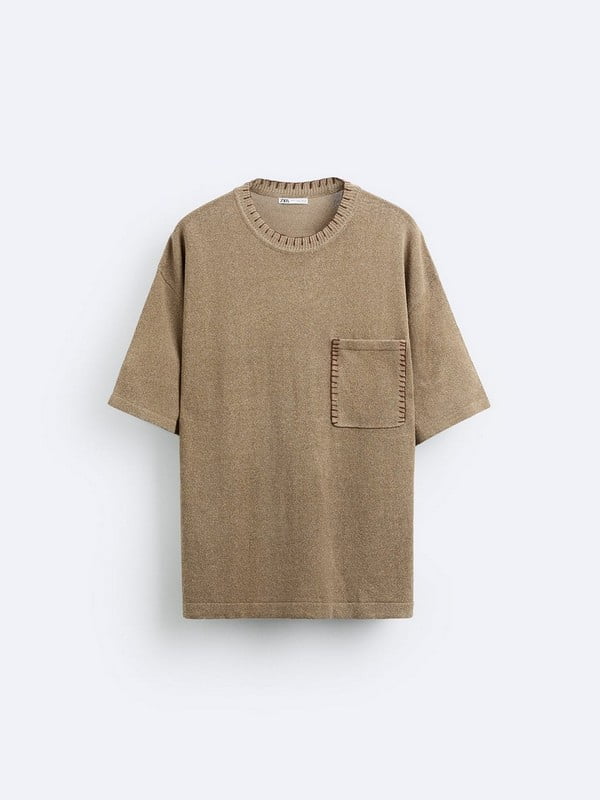 Сіро-бежева футболка з накладною кишенею | 6801201