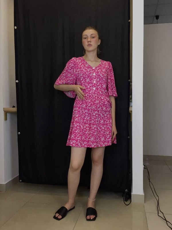 Сукня літня коротка рожева в квітковий принт | 6765326