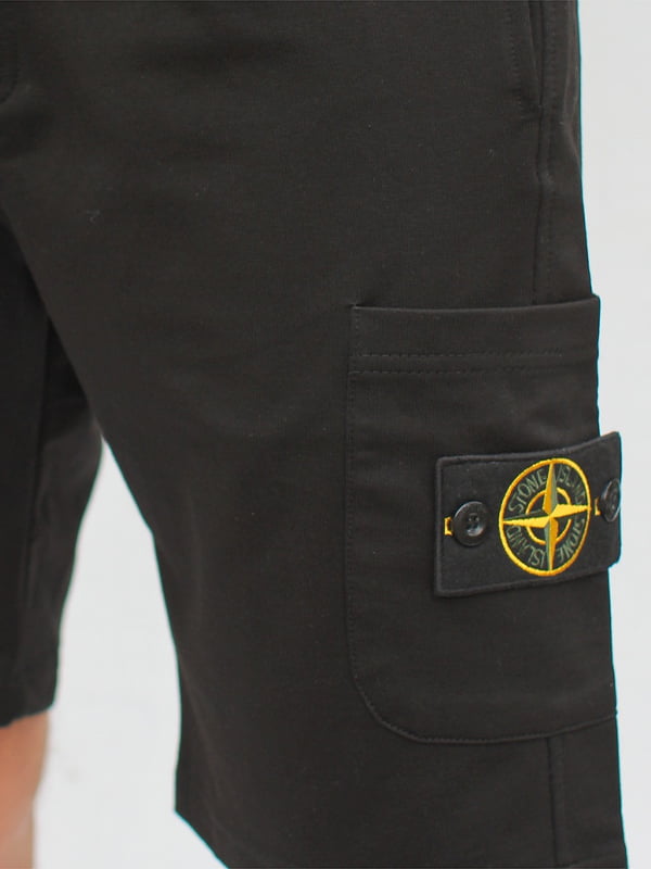 Трикотажные черные шорты с аппликаицией на кармане | 6817910