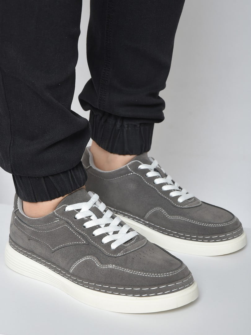 Кросівки сірого кольору на шнурівці | 6835693